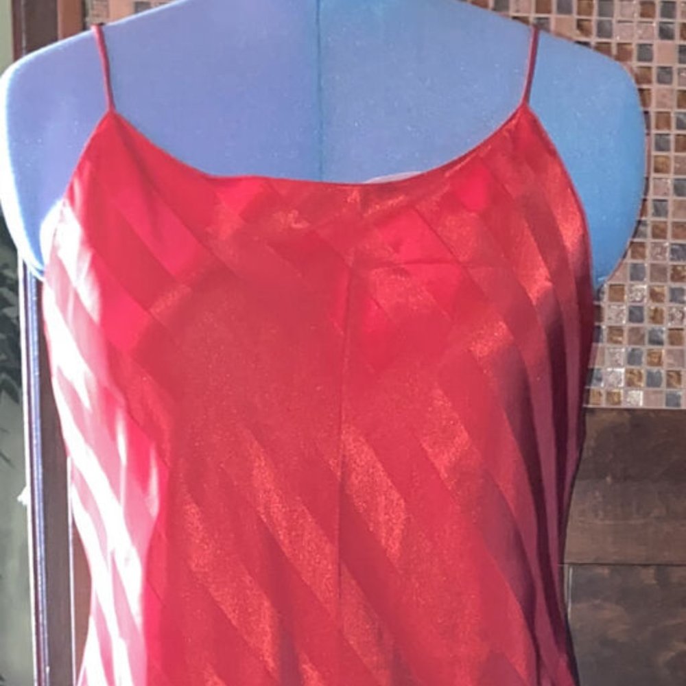 VICTORIA’s SECRET GOLD LABEL RED NIGHTGOWN SZ Large Vintage Candy cane Stripe